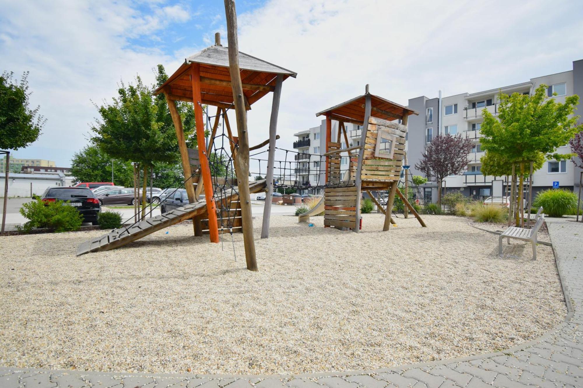 Apartman Zlatovska 22B Trenčín Екстериор снимка